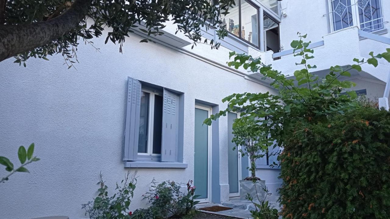 Meublée Indépendante, Avec Piscine, Pour 2 Personnes Appartement *
