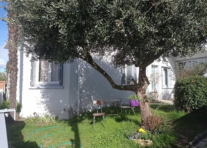 Chambre Meublee Independante, Avec Piscine Et Jardin, 1 Lit Pour 2 Personnes Direct Gare Aeroport