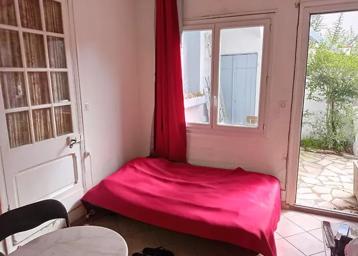 Chambre meublée indépendante, avec piscine, pour 2 personnes